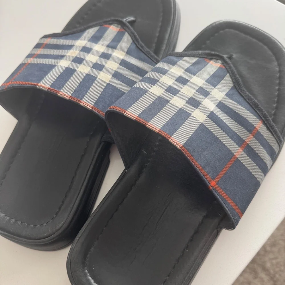Men’s Burberry toe slides - Picture 4 of 5